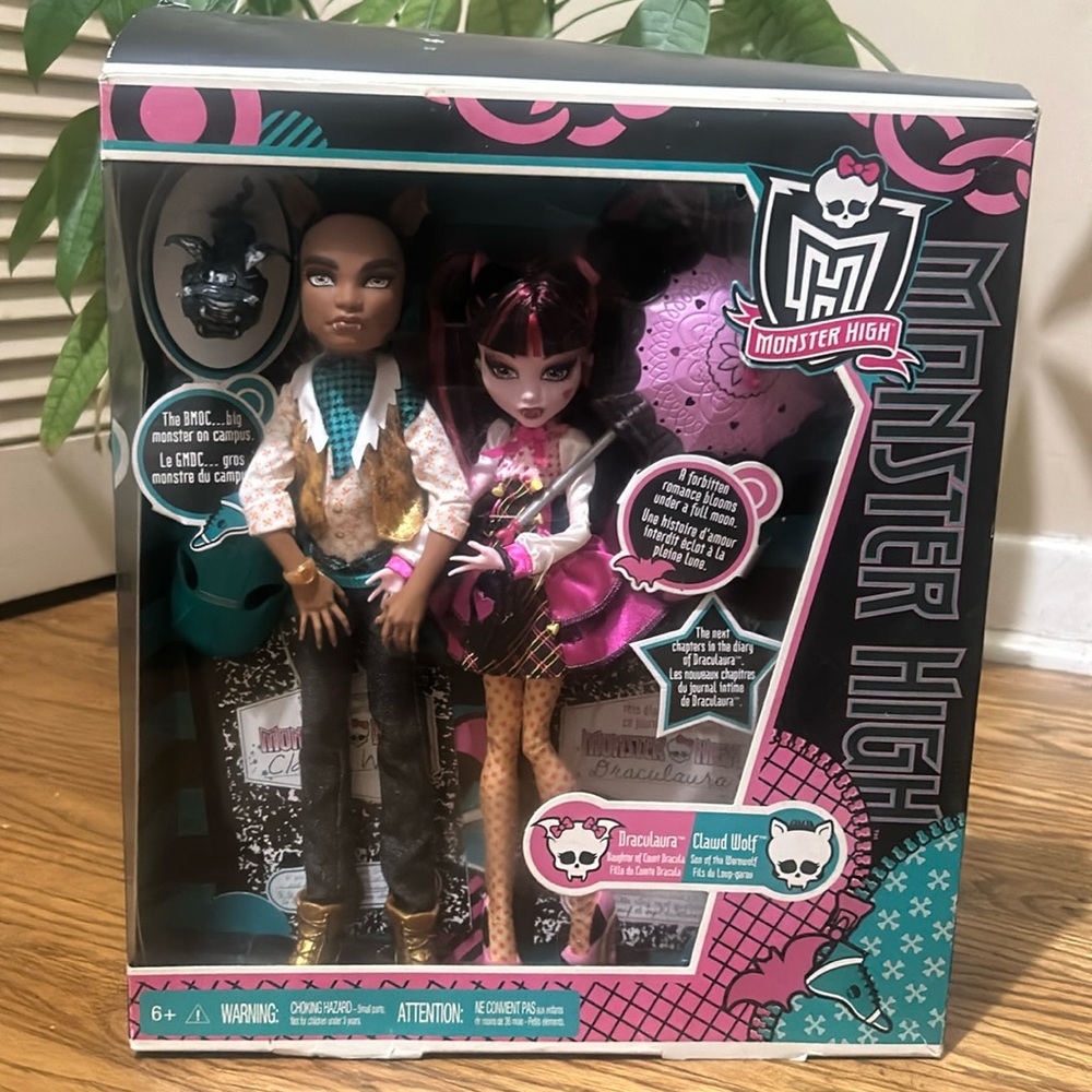 Brand New Monster High Draculaura and Clawd Wolf